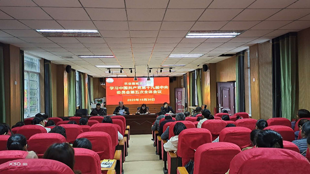 一小教师学习现场_副本.jpg