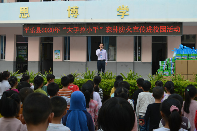 2赵校长在活动中致欢迎词_副本.jpg